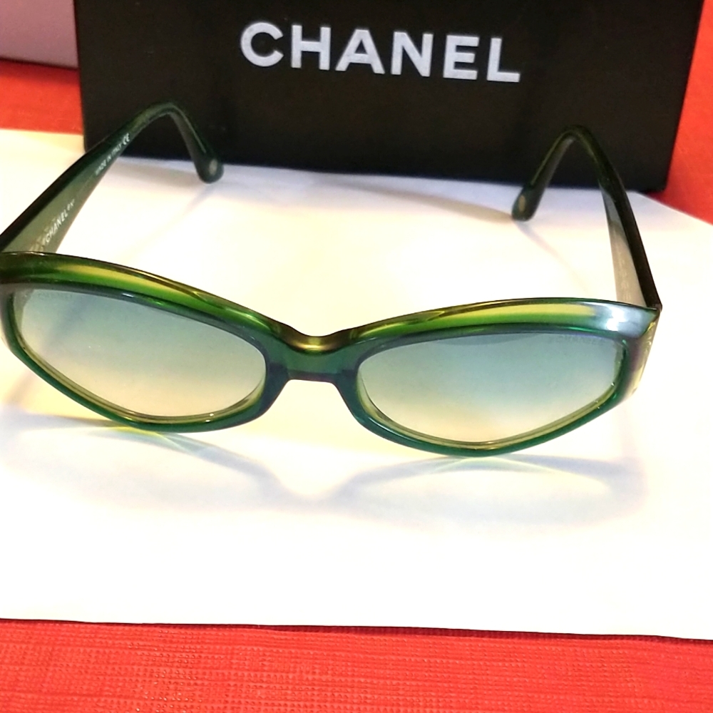 CHANEL SUNSHADE!